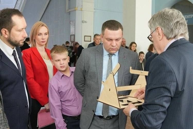 Юные гении Республики: школьники и студенты ДНР представили свои разработки на фестивале робототехники Юные гении Республики: школьники и студенты ДНР представили свои разработки на фестивале робототехники