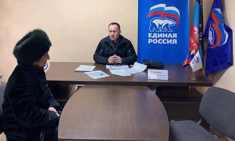 Помимо приёмов в администрации, вы всегда можете обратиться в партийную приёмную «Единой России» Помимо приёмов в администрации, вы всегда можете обратиться в партийную приёмную «Единой России»