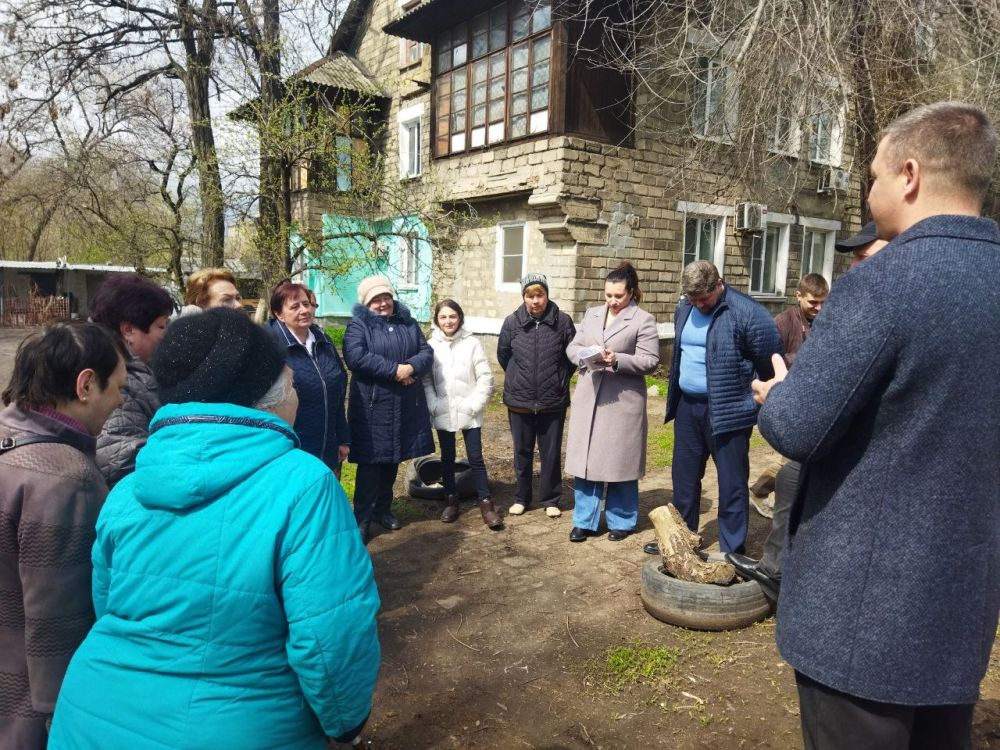 Сегодня представители Ассоциации председателей советов многоквартирных домов ДНР совместно с руководителем филиала ГУП ДНР "Донбасстеплоэгерго" и заместителем руководителя Единого фонда по управлению МКД ДНР выехали при... Сегодня представители Ассоциации председателей советов многоквартирных домов ДНР совместно с руководителем филиала ГУП ДНР "Донбасстеплоэгерго" и заместителем руководителя Единого фонда по управлению МКД ДНР выехали при...