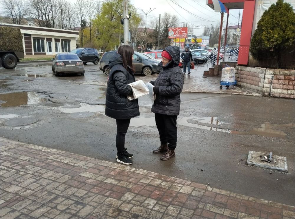 В Червоногвардейском районе прошла раздача газет В Червоногвардейском районе прошла раздача газет