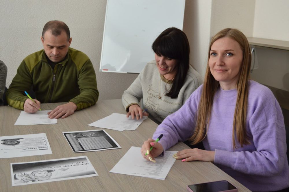 «Поехали!». В преддверии Дня космонавтики в Управе Ворошиловского внутригородского района состоялась интеллектуальная игра «Космос рядом», посвященная достижениям нашей страны в космосе «Поехали!». В преддверии Дня космонавтики в Управе Ворошиловского внутригородского района состоялась интеллектуальная игра «Космос рядом», посвященная достижениям нашей страны в космосе