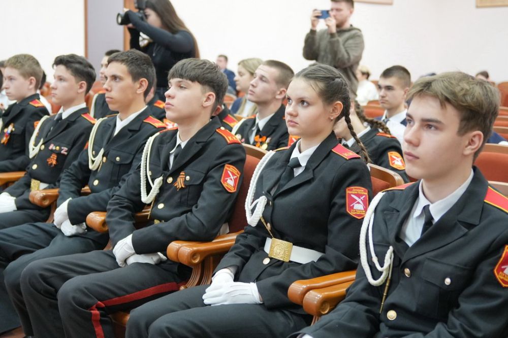 Олег Трофимов: В преддверии Дня космонавтики в Министерстве образования и науки ДНР при поддержке регионального отделения партии "Единая Россия" для школьников Республики состоялся телемост с Героем Российской Федерации... Олег Трофимов: В преддверии Дня космонавтики в Министерстве образования и науки ДНР при поддержке регионального отделения партии "Единая Россия" для школьников Республики состоялся телемост с Героем Российской Федерации...