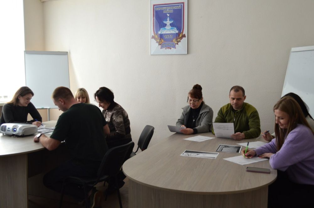 «Поехали!». В преддверии Дня космонавтики в Управе Ворошиловского внутригородского района состоялась интеллектуальная игра «Космос рядом», посвященная достижениям нашей страны в космосе «Поехали!». В преддверии Дня космонавтики в Управе Ворошиловского внутригородского района состоялась интеллектуальная игра «Космос рядом», посвященная достижениям нашей страны в космосе