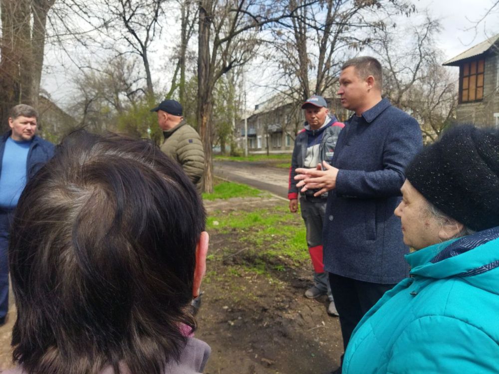Сегодня представители Ассоциации председателей советов многоквартирных домов ДНР совместно с руководителем филиала ГУП ДНР "Донбасстеплоэгерго" и заместителем руководителя Единого фонда по управлению МКД ДНР выехали при... Сегодня представители Ассоциации председателей советов многоквартирных домов ДНР совместно с руководителем филиала ГУП ДНР "Донбасстеплоэгерго" и заместителем руководителя Единого фонда по управлению МКД ДНР выехали при...