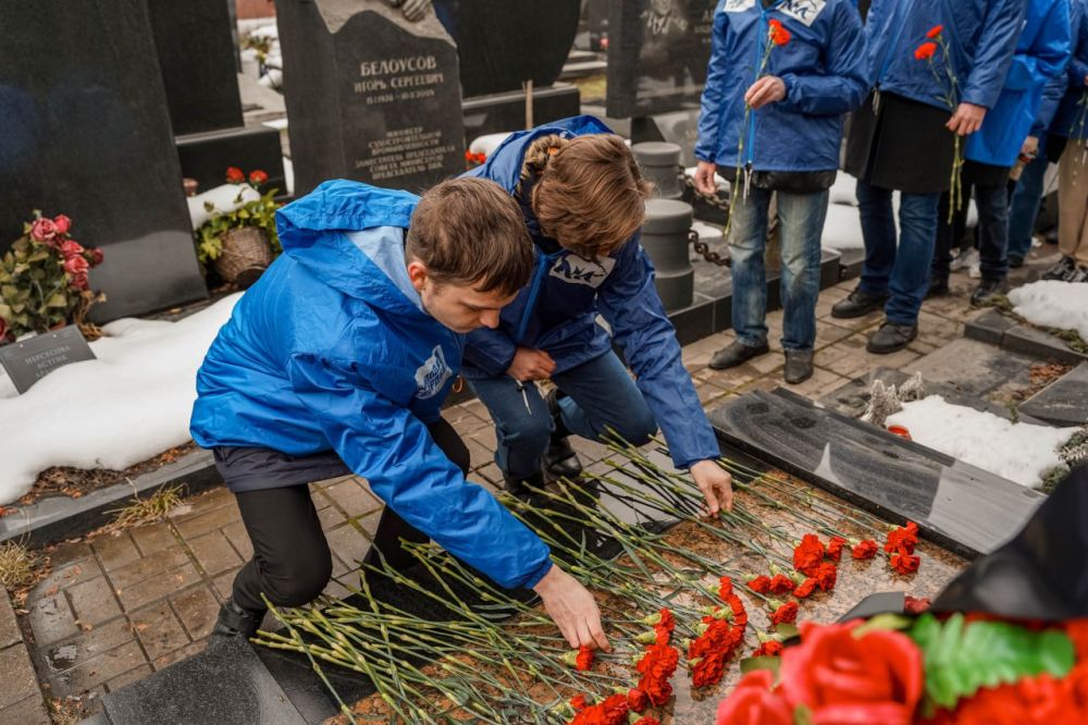 «Благодарим Вас, Георгий Тимофеевич. От молодёжи ДНР» «Благодарим Вас, Георгий Тимофеевич. От молодёжи ДНР»