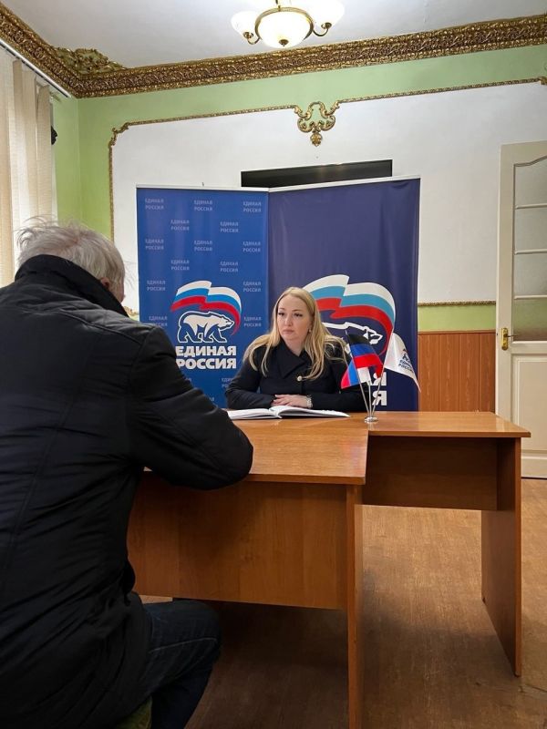 Сегодня, в общественной приемной Председателя Всероссийской политической партии «Единая Россия» Дмитрия Медведева прошел очередной прием граждан проведенный заместителем председателя Енакиевского городского совета Анной... Сегодня, в общественной приемной Председателя Всероссийской политической партии «Единая Россия» Дмитрия Медведева прошел очередной прием граждан проведенный заместителем председателя Енакиевского городского совета Анной...