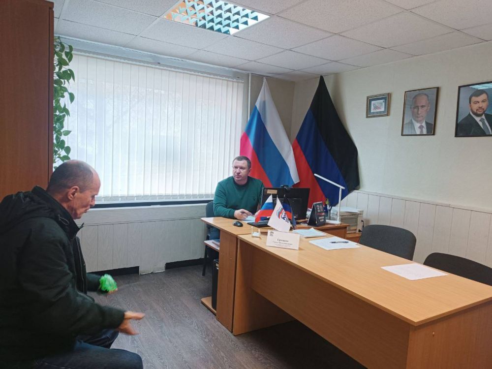 Приём граждан в Общественной приёмной партии "Единая Россия" города Снежное Приём граждан в Общественной приёмной партии "Единая Россия" города Снежное