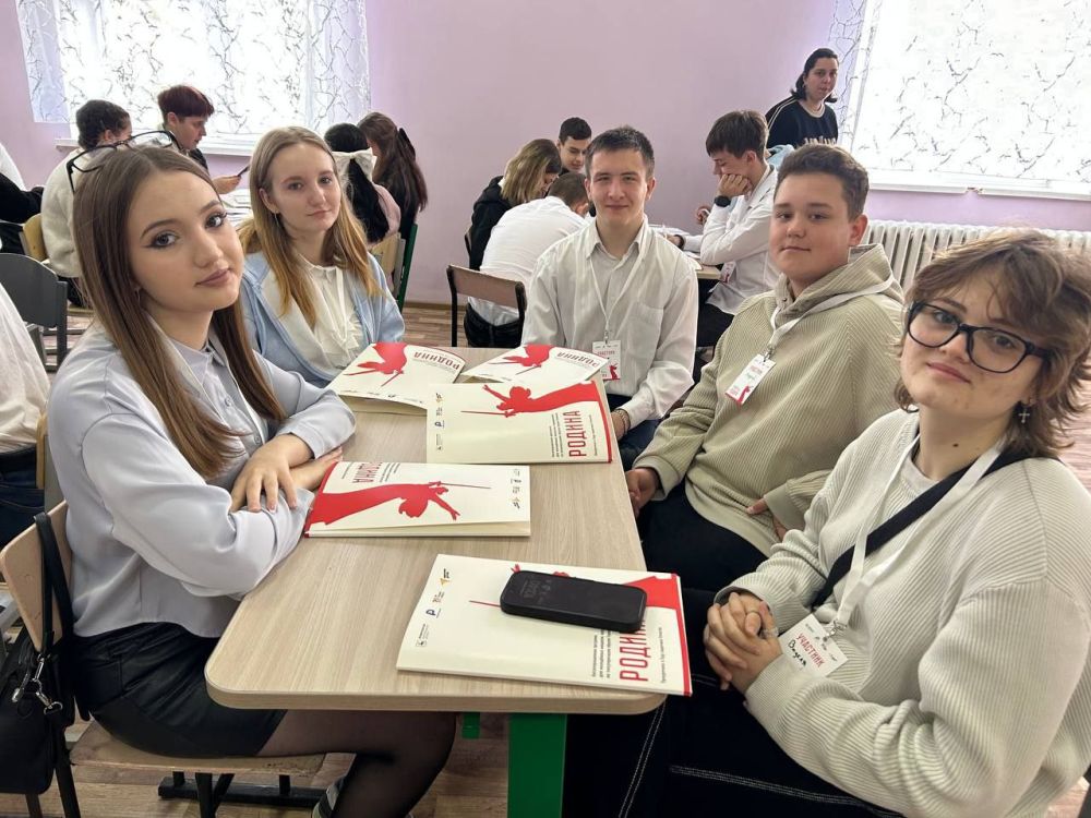 Побеждают сильнейшие!. В рамках реализации акселерационной программы для молодежных инициатив, направленной на популяризацию образов Героев Отечества «Родина» и приуроченной к Году защитника Отечества, на базе ГБОУ «СШ№13... Побеждают сильнейшие!. В рамках реализации акселерационной программы для молодежных инициатив, направленной на популяризацию образов Героев Отечества «Родина» и приуроченной к Году защитника Отечества, на базе ГБОУ «СШ№13...