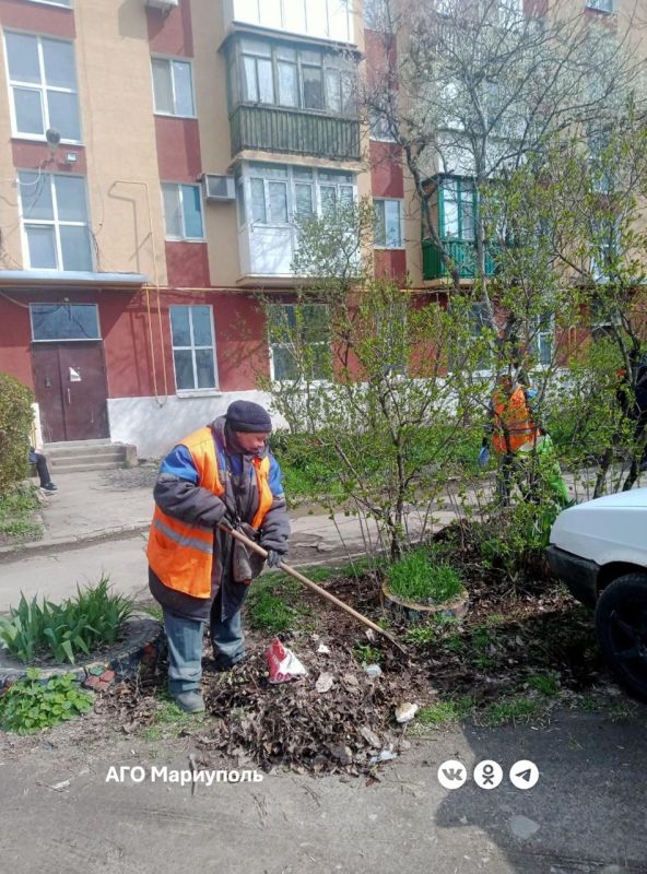«Мариупольжилкомплекс» наводит порядок во дворах Ильичевского района «Мариупольжилкомплекс» наводит порядок во дворах Ильичевского района