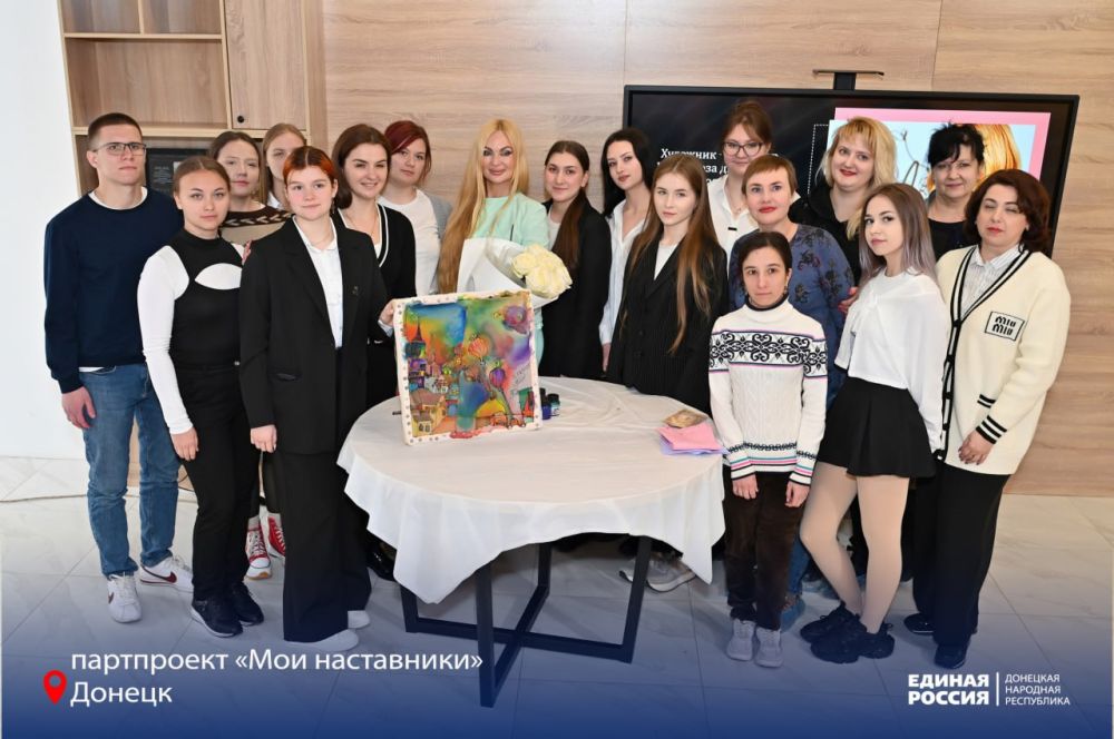 Шёлк, краски и вдохновение: первый шаг к искусству с проектом «Мои наставники» Шёлк, краски и вдохновение: первый шаг к искусству с проектом «Мои наставники»
