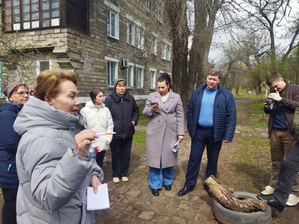 Сегодня представители Ассоциации председателей советов многоквартирных домов ДНР совместно с руководителем филиала ГУП ДНР "Донбасстеплоэгерго" и заместителем руководителя Единого фонда по управлению МКД ДНР выехали при... Сегодня представители Ассоциации председателей советов многоквартирных домов ДНР совместно с руководителем филиала ГУП ДНР "Донбасстеплоэгерго" и заместителем руководителя Единого фонда по управлению МКД ДНР выехали при...