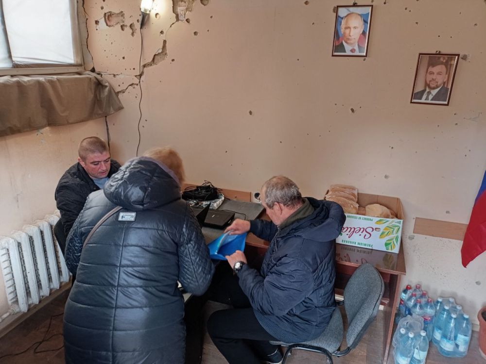 Пенсионная помощь рядом. В ответ на обращения жителей, по поручению главы муниципального образования Волновахский МО Константина Зинченко и председателя Волновахского муниципального совета, депутата от фракции «Единая... Пенсионная помощь рядом. В ответ на обращения жителей, по поручению главы муниципального образования Волновахский МО Константина Зинченко и председателя Волновахского муниципального совета, депутата от фракции «Единая...