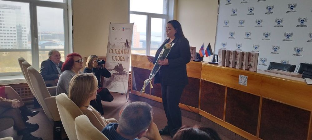 Сегодня в "Республиканском медиа холдинге" прошла презентация книги "Солдаты слова" о журналистах Донбасса Великой Отечественной и современной войны Сегодня в "Республиканском медиа холдинге" прошла презентация книги "Солдаты слова" о журналистах Донбасса Великой Отечественной и современной войны