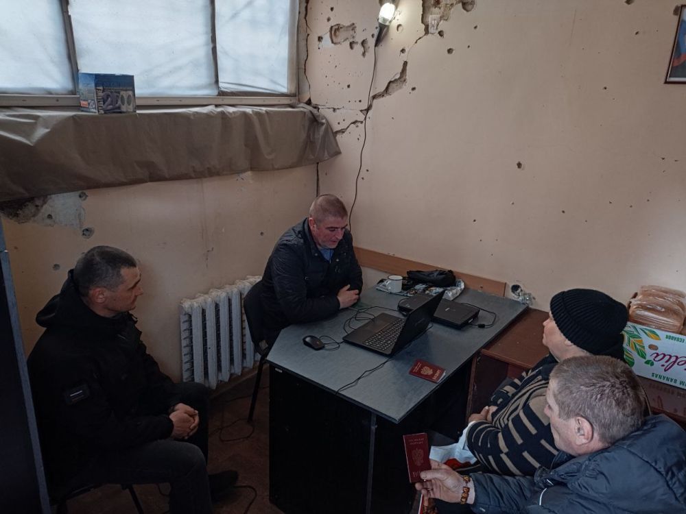 Пенсионная помощь рядом. В ответ на обращения жителей, по поручению главы муниципального образования Волновахский МО Константина Зинченко и председателя Волновахского муниципального совета, депутата от фракции «Единая... Пенсионная помощь рядом. В ответ на обращения жителей, по поручению главы муниципального образования Волновахский МО Константина Зинченко и председателя Волновахского муниципального совета, депутата от фракции «Единая...