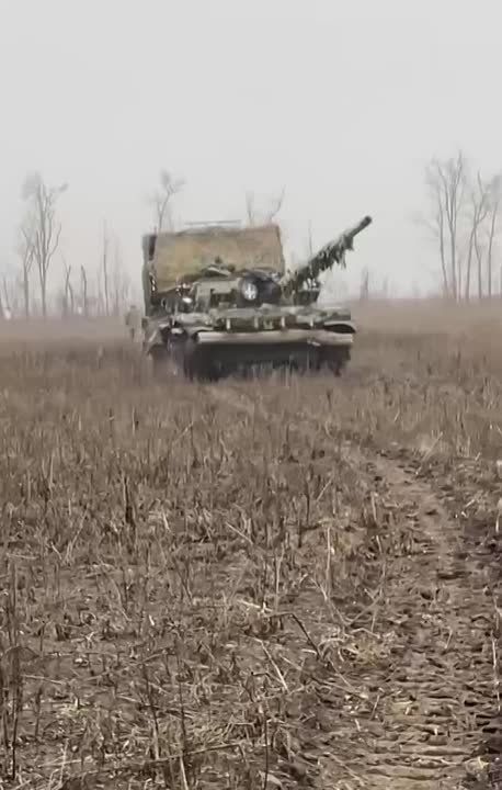 Чингис Дамбиев: Танкисты 5 отдельной гвардейской танковой бригады группировки "Восток" ВС РФ из Бурятии затрофеили на Южно-Донецком направлении украинский танк Т-72М1 польского производства