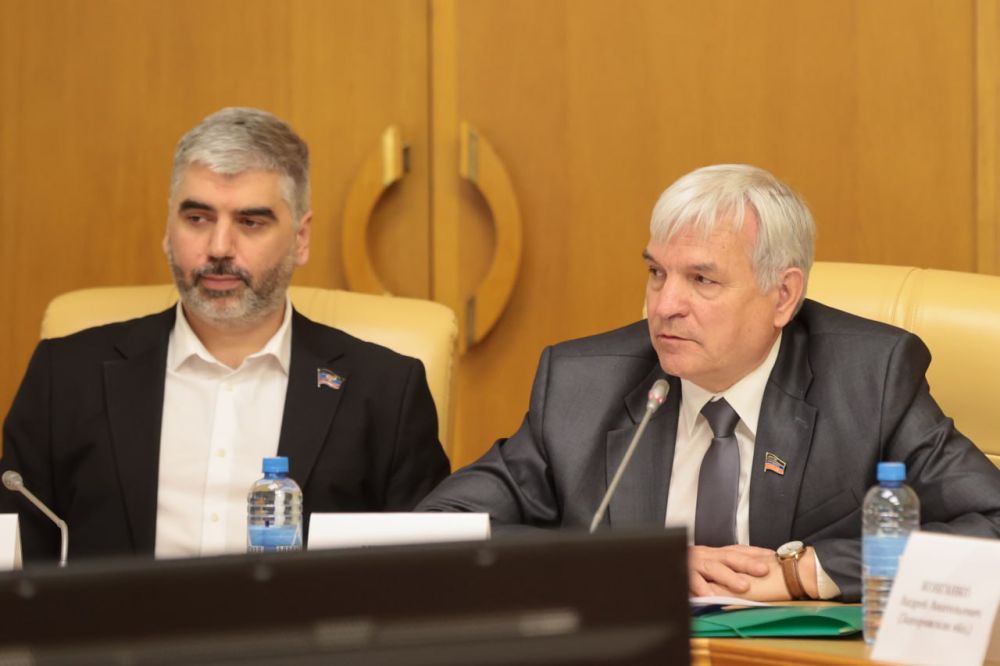 В Законодательном Совете Республики Крым прошло заседание Комитета ГС РК по имущественным и земельным отношениям В Законодательном Совете Республики Крым прошло заседание Комитета ГС РК по имущественным и земельным отношениям