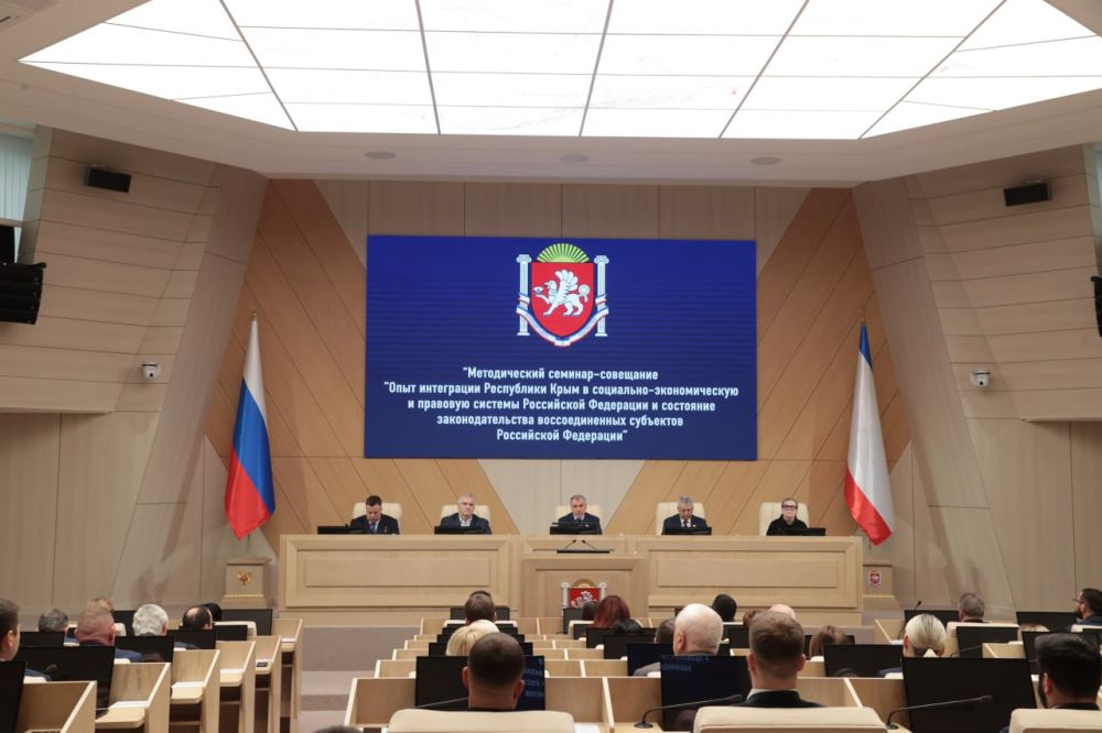 Председатель Народного Совета ДНР Константин Кузьмин принял участие в семинаре законодательных органов и представительных органов местного самоуправления воссоединенных субъектов России, который прошел в Крыму Председатель Народного Совета ДНР Константин Кузьмин принял участие в семинаре законодательных органов и представительных органов местного самоуправления воссоединенных субъектов России, который прошел в Крыму