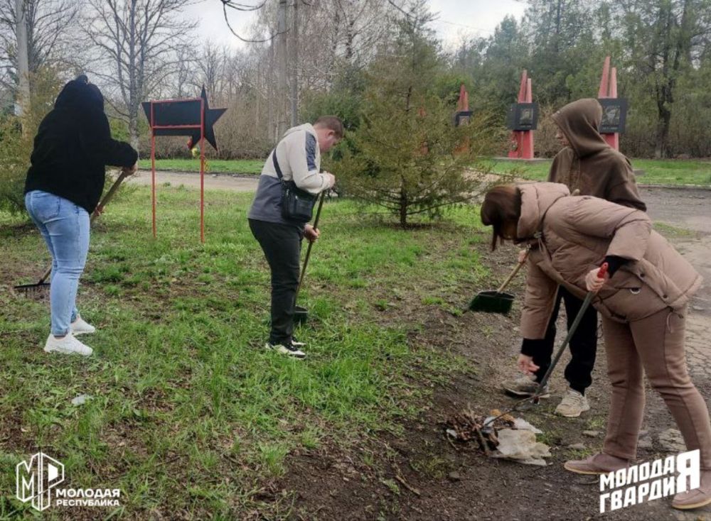 Молодёжка приняла участие в субботнике Молодёжка приняла участие в субботнике
