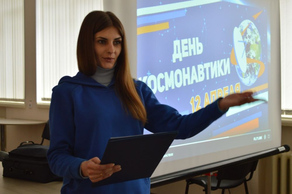 «Поехали!». В преддверии Дня космонавтики в Управе Ворошиловского внутригородского района состоялась интеллектуальная игра «Космос рядом», посвященная достижениям нашей страны в космосе «Поехали!». В преддверии Дня космонавтики в Управе Ворошиловского внутригородского района состоялась интеллектуальная игра «Космос рядом», посвященная достижениям нашей страны в космосе