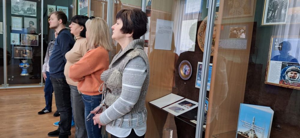 Час памяти в музее. В память об узниках фашистских концлагерей, в музее космонавта Георгия Берегового прошел час памяти и мужества «Забыть нельзя – Помнить!» Час памяти в музее. В память об узниках фашистских концлагерей, в музее космонавта Георгия Берегового прошел час памяти и мужества «Забыть нельзя – Помнить!»