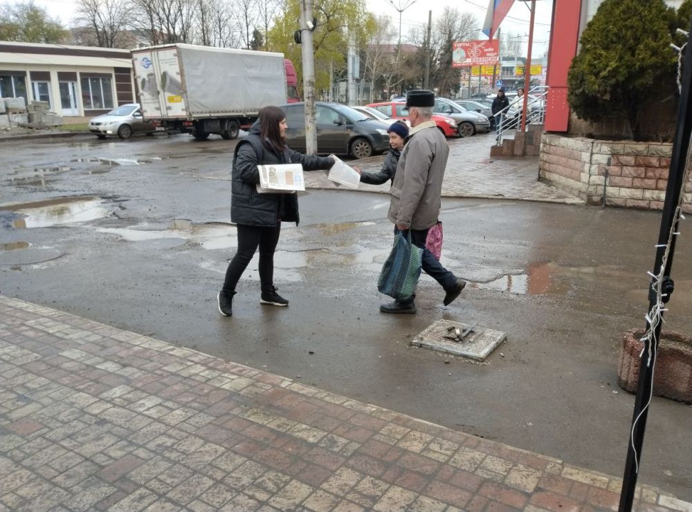 В Червоногвардейском районе прошла раздача газет В Червоногвардейском районе прошла раздача газет