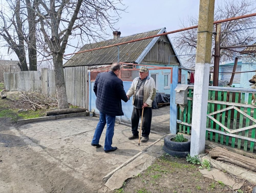 Константин Зинченко: Передали генераторы жителям села Егоровка Константин Зинченко: Передали генераторы жителям села Егоровка