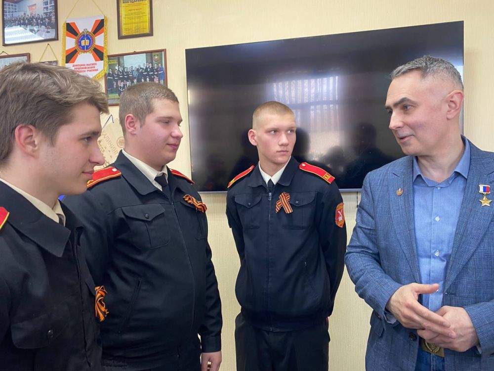 Сегодня, 11.04. 2025г. в преддверии празднования Дня космонавтики , при содействии Министерства образования и науки и советника по правам ребенка Федоренко Э. М. в Кадетской гостиной состоялась встреча кадетов с делегацией... Сегодня, 11.04. 2025г. в преддверии празднования Дня космонавтики , при содействии Министерства образования и науки и советника по правам ребенка Федоренко Э. М. в Кадетской гостиной состоялась встреча кадетов с делегацией...