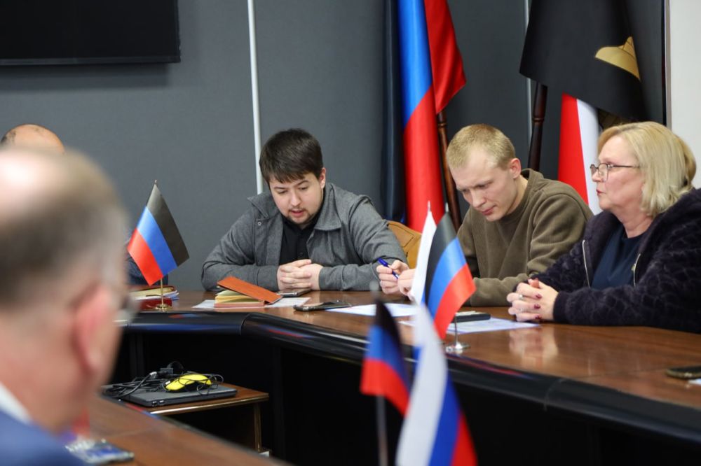 Заседание фракции "Единая Россия" в Енакиевском городском совете: Подведение итогов и планы на ближайший период Заседание фракции "Единая Россия" в Енакиевском городском совете: Подведение итогов и планы на ближайший период