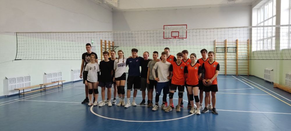 В преддверии Дня космонавтики, состоялся товарищеская матч по волейболу среди обучающихся Волновахского технологического техникума, активистов Народной Дружины и воспитанники МБУ Волновахский РФЦЗН "Спорт для всех" АВР В преддверии Дня космонавтики, состоялся товарищеская матч по волейболу среди обучающихся Волновахского технологического техникума, активистов Народной Дружины и воспитанники МБУ Волновахский РФЦЗН "Спорт для всех" АВР