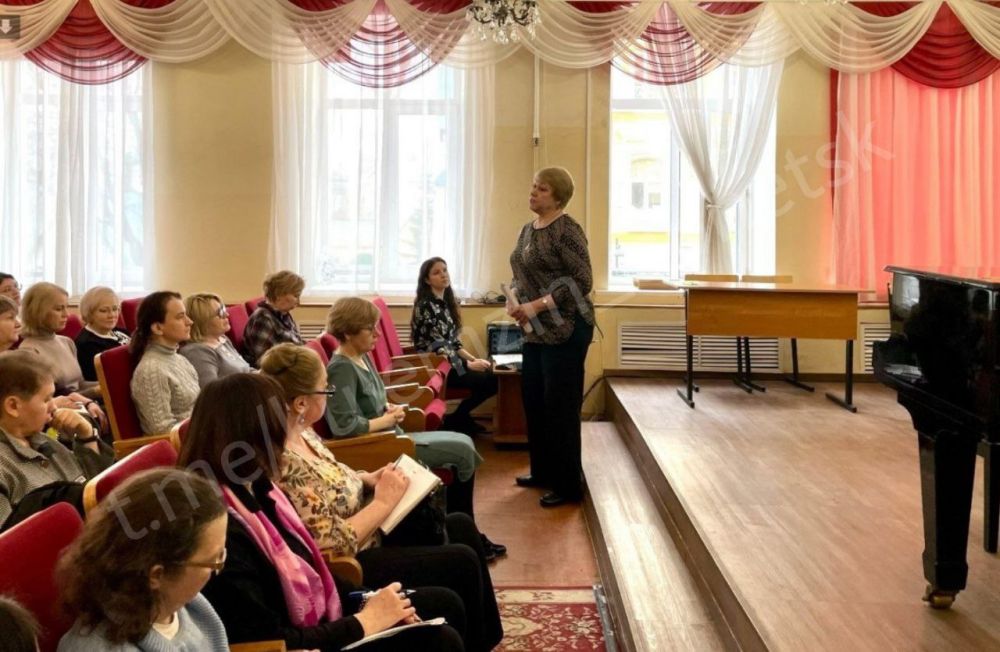 Преподаватель донецкой школы искусств № 6 Татьяна Сиротина приняла участие в XXV Всероссийской музыкально-педагогической конференции преподавателей теоретических дисциплин детских музыкальных школ и детских школ искусств в... Преподаватель донецкой школы искусств № 6 Татьяна Сиротина приняла участие в XXV Всероссийской музыкально-педагогической конференции преподавателей теоретических дисциплин детских музыкальных школ и детских школ искусств в...