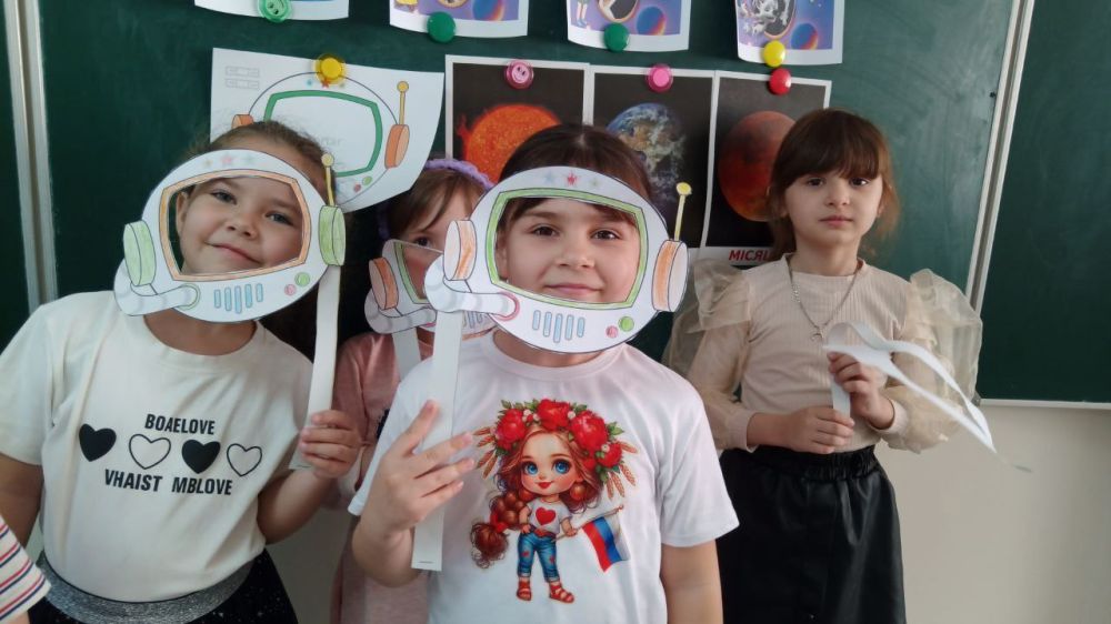 «Космос — это интересно!» — под таким названием прошла тематическая неделя в Володарском детском саду №1 "Солнышко" «Космос — это интересно!» — под таким названием прошла тематическая неделя в Володарском детском саду №1 "Солнышко"