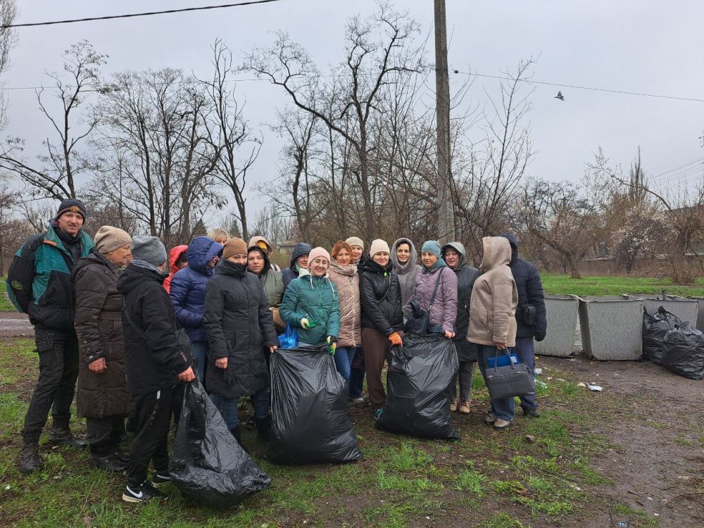 В Горловке состоялся общегородской субботник В Горловке состоялся общегородской субботник