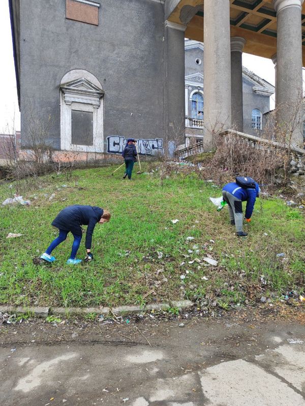 В Ленинском районе г. Донецка прошел очередной субботник, в котором приняли участие сотрудники Управы Ленинского внутригородского района Администрации городского округа Донецк, заместитель главы администрации городского... В Ленинском районе г. Донецка прошел очередной субботник, в котором приняли участие сотрудники Управы Ленинского внутригородского района Администрации городского округа Донецк, заместитель главы администрации городского...