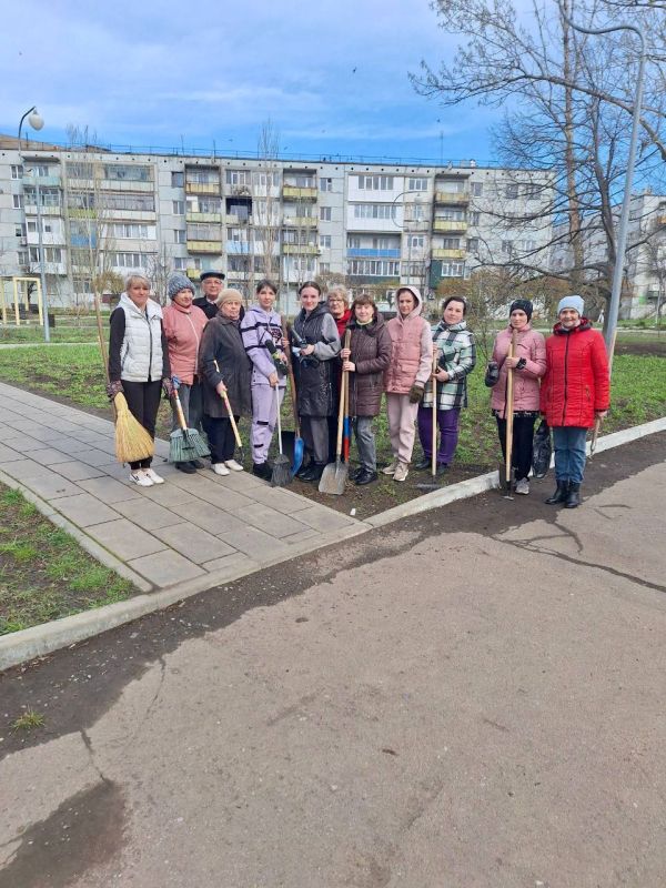 Сегодня, 12 апреля 2025 года, в Зугрэсе был проведен общегородской субботник, к которому присоединились предприятия, учреждения и организации города Сегодня, 12 апреля 2025 года, в Зугрэсе был проведен общегородской субботник, к которому присоединились предприятия, учреждения и организации города