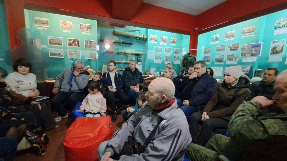 В Харцызске прошла выставка в память о погибших земляках В Харцызске прошла выставка в память о погибших земляках