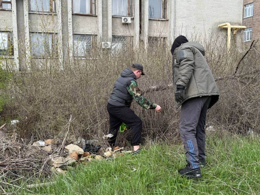 Субботник в Иловайске. Сегодня, 12 апреля, администрация городского округа Иловайск совместно с волонтерами «Дома Народного Единства» Нижегородской области приняли участие в городском субботнике в рамках двухмесячника по... Субботник в Иловайске. Сегодня, 12 апреля, администрация городского округа Иловайск совместно с волонтерами «Дома Народного Единства» Нижегородской области приняли участие в городском субботнике в рамках двухмесячника по...