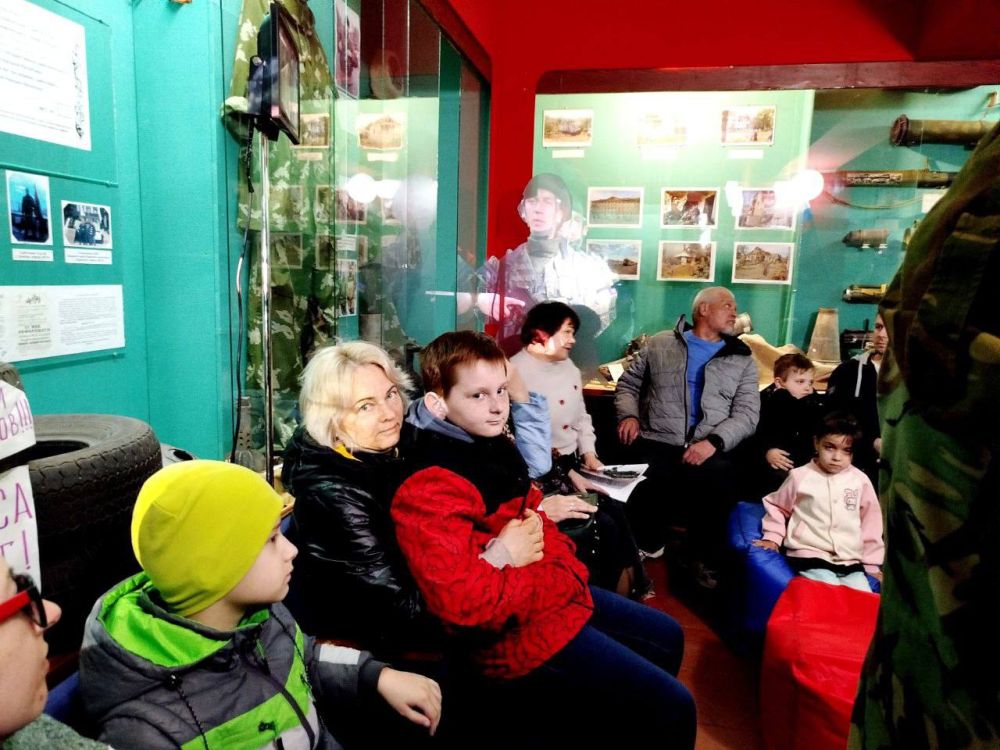 В Харцызске прошла выставка в память о погибших земляках В Харцызске прошла выставка в память о погибших земляках