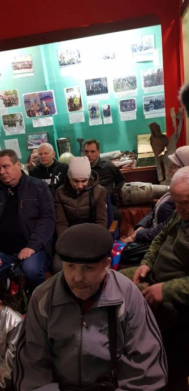 В МБУ «Музей истории города Харцызска» открылась выставка «Знаете, каким он парнем был!» из фондов музея о земляках, погибших в зоне проведения СВО с использованием голографической инсталляции «Солдат СВО» В МБУ «Музей истории города Харцызска» открылась выставка «Знаете, каким он парнем был!» из фондов музея о земляках, погибших в зоне проведения СВО с использованием голографической инсталляции «Солдат СВО»