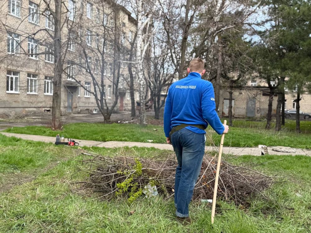 Субботник в Иловайске. Сегодня, 12 апреля, администрация городского округа Иловайск совместно с волонтерами «Дома Народного Единства» Нижегородской области приняли участие в городском субботнике в рамках двухмесячника по... Субботник в Иловайске. Сегодня, 12 апреля, администрация городского округа Иловайск совместно с волонтерами «Дома Народного Единства» Нижегородской области приняли участие в городском субботнике в рамках двухмесячника по...