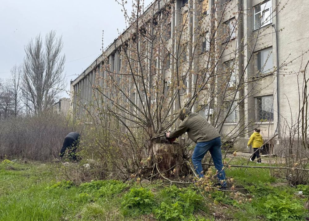 Субботник в Иловайске. Сегодня, 12 апреля, администрация городского округа Иловайск совместно с волонтерами «Дома Народного Единства» Нижегородской области приняли участие в городском субботнике в рамках двухмесячника по... Субботник в Иловайске. Сегодня, 12 апреля, администрация городского округа Иловайск совместно с волонтерами «Дома Народного Единства» Нижегородской области приняли участие в городском субботнике в рамках двухмесячника по...