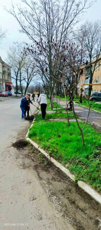 Сегодня, 12 апреля 2025 года, в Зугрэсе был проведен общегородской субботник, к которому присоединились предприятия, учреждения и организации города Сегодня, 12 апреля 2025 года, в Зугрэсе был проведен общегородской субботник, к которому присоединились предприятия, учреждения и организации города