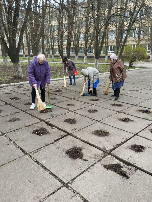 В Горловке состоялся общегородской субботник В Горловке состоялся общегородской субботник