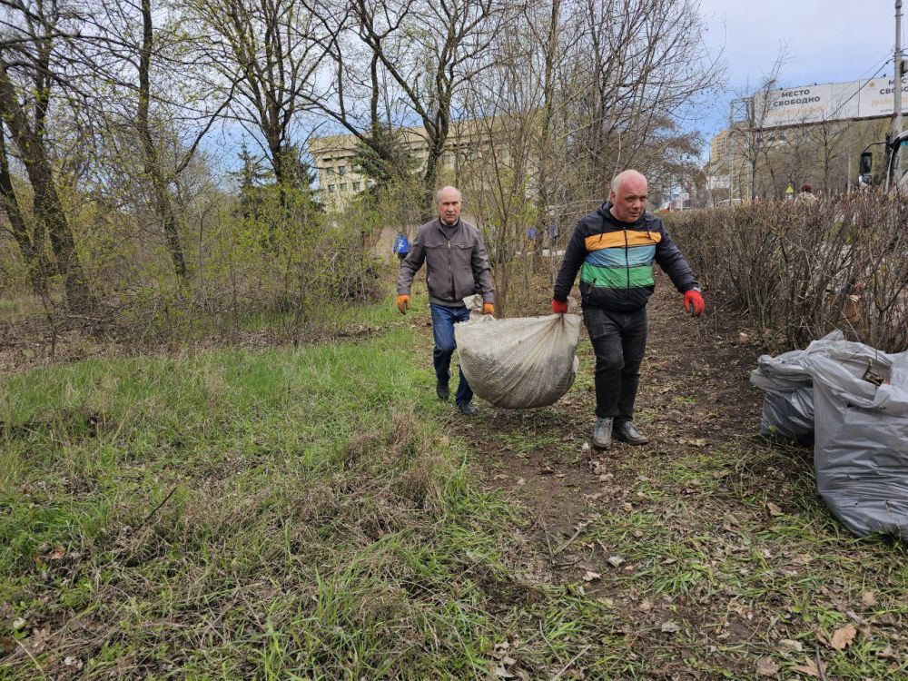 На субботник мы прийдём, всё в округе уберём! Чистота и красота — наши лучшие друзья! На субботник мы прийдём, всё в округе уберём! Чистота и красота — наши лучшие друзья!