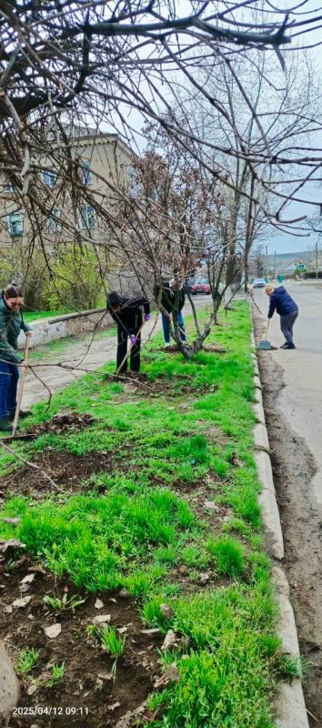 Сегодня, 12 апреля 2025 года, в Зугрэсе был проведен общегородской субботник, к которому присоединились предприятия, учреждения и организации города Сегодня, 12 апреля 2025 года, в Зугрэсе был проведен общегородской субботник, к которому присоединились предприятия, учреждения и организации города