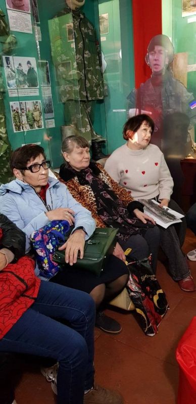 В МБУ «Музей истории города Харцызска» открылась выставка «Знаете, каким он парнем был!» из фондов музея о земляках, погибших в зоне проведения СВО с использованием голографической инсталляции «Солдат СВО» В МБУ «Музей истории города Харцызска» открылась выставка «Знаете, каким он парнем был!» из фондов музея о земляках, погибших в зоне проведения СВО с использованием голографической инсталляции «Солдат СВО»