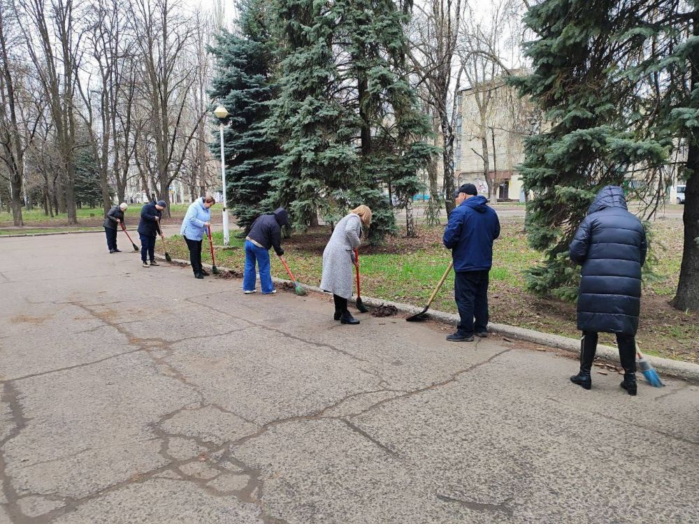 Денис Машков: Сегодня, 12 апреля, принял участие в субботнике, который проходил во внутригородском районе города Горловка Денис Машков: Сегодня, 12 апреля, принял участие в субботнике, который проходил во внутригородском районе города Горловка