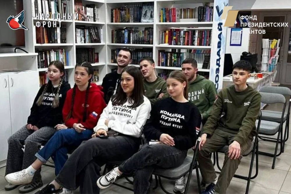 В честь Дня космонавтики участники команды Молодёжки Народного фронта ДНР посетили Новоазовскую городскую библиотеку В честь Дня космонавтики участники команды Молодёжки Народного фронта ДНР посетили Новоазовскую городскую библиотеку