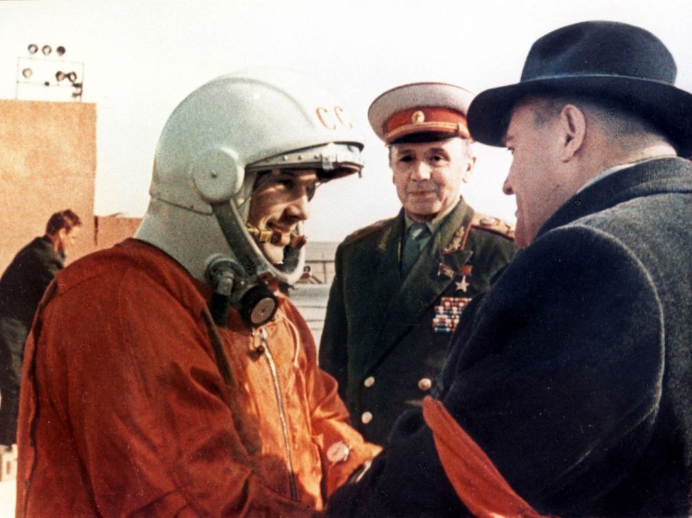 12 апреля - памятный день в истории России, советской и современной 12 апреля - памятный день в истории России, советской и современной
