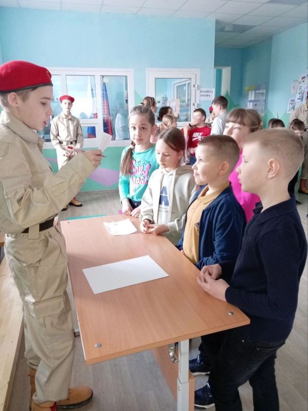В преддверии Дня Космонавтики юнармейцы ГБОУ "ВОЛНОВАХСКАЯ ШКОЛА №2 ВОЛНОВАХСКОГО М.О." провели квест-игру "Вперёд, к космическим далям!" для обучающихся начальных классов В преддверии Дня Космонавтики юнармейцы ГБОУ "ВОЛНОВАХСКАЯ ШКОЛА №2 ВОЛНОВАХСКОГО М.О." провели квест-игру "Вперёд, к космическим далям!" для обучающихся начальных классов