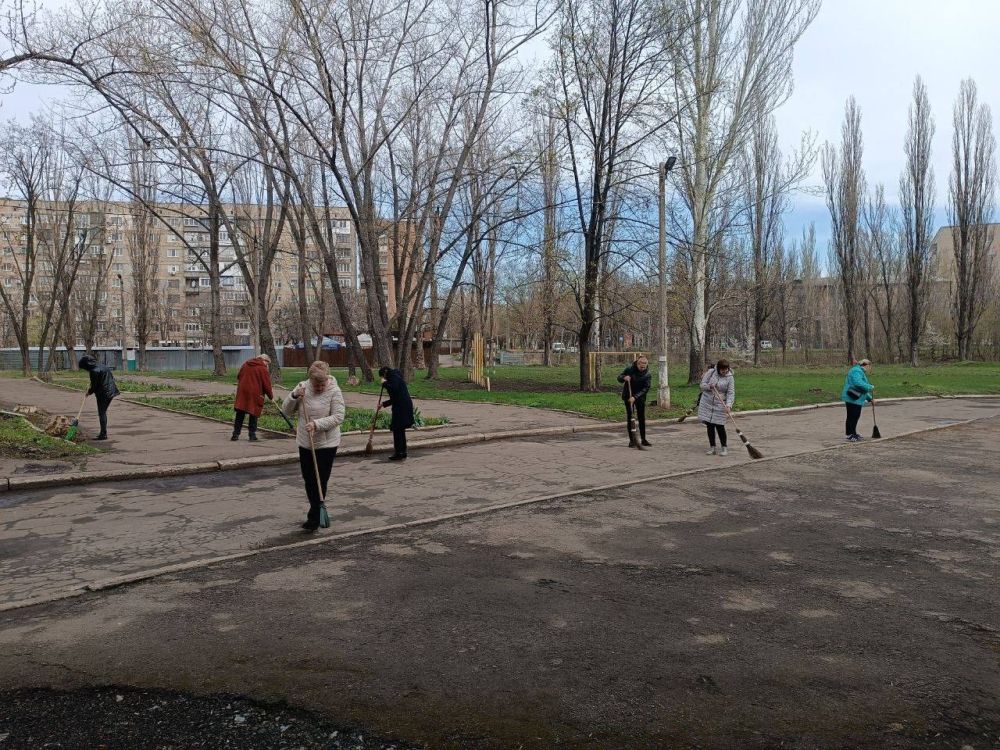 Елена Рязанцева: Пролетарцы продолжают работы по благоустройству района Елена Рязанцева: Пролетарцы продолжают работы по благоустройству района